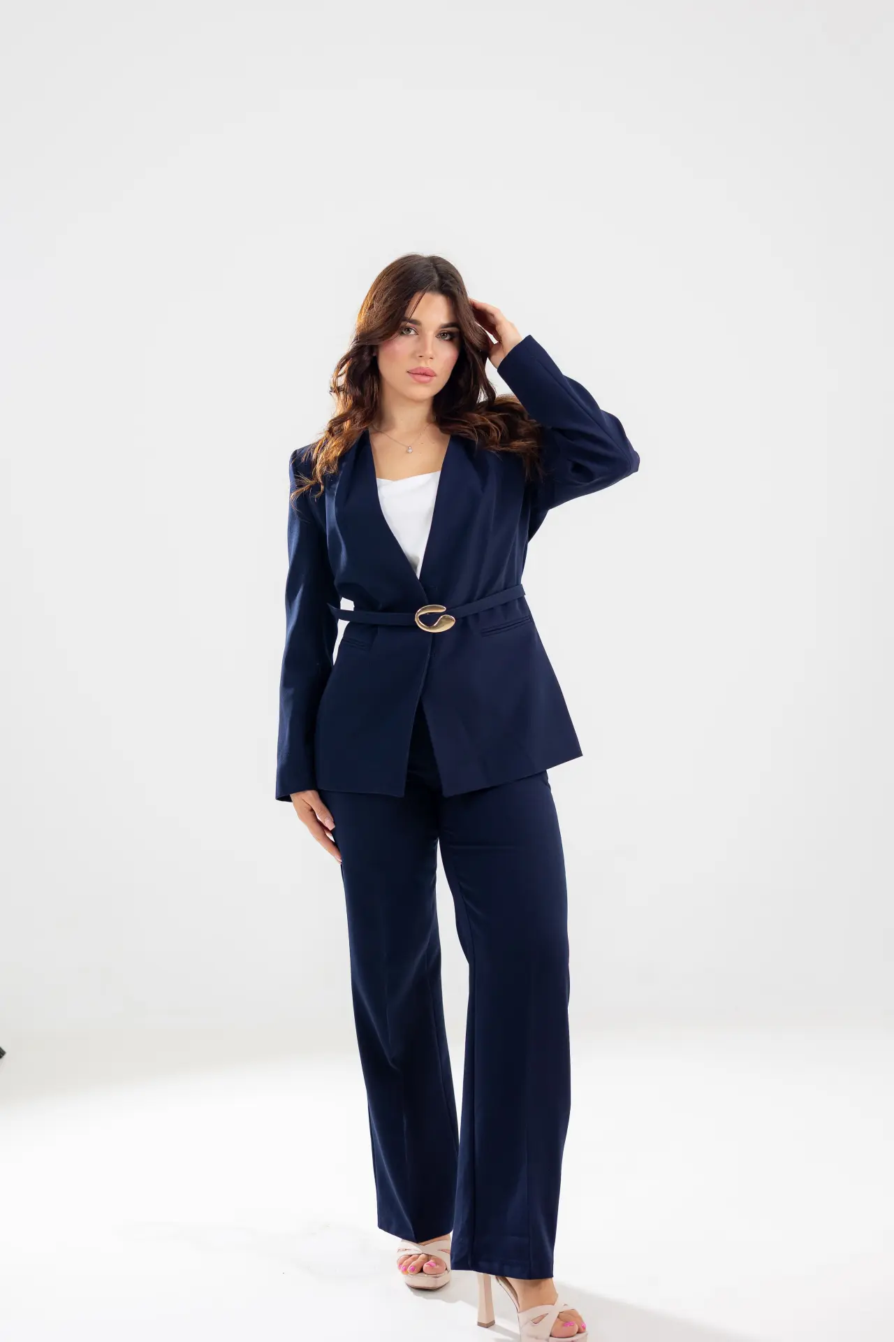 بدلة نسائية كحلية من قطعتين مع حزام